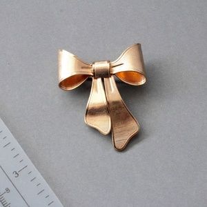1980 Avon Gold tone Bow Pendant, Brooch